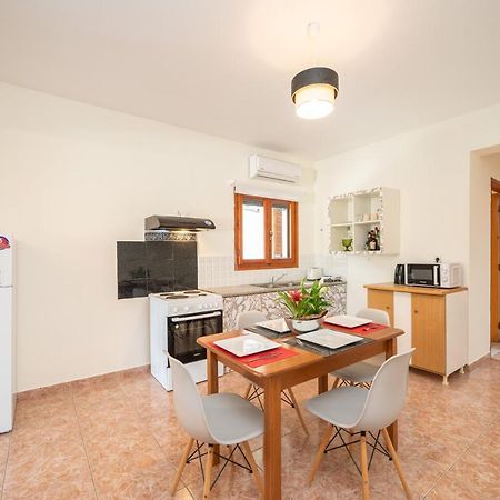 Afroditi Holiday Home - Yellow Apartment Svoronata Zewnętrze zdjęcie