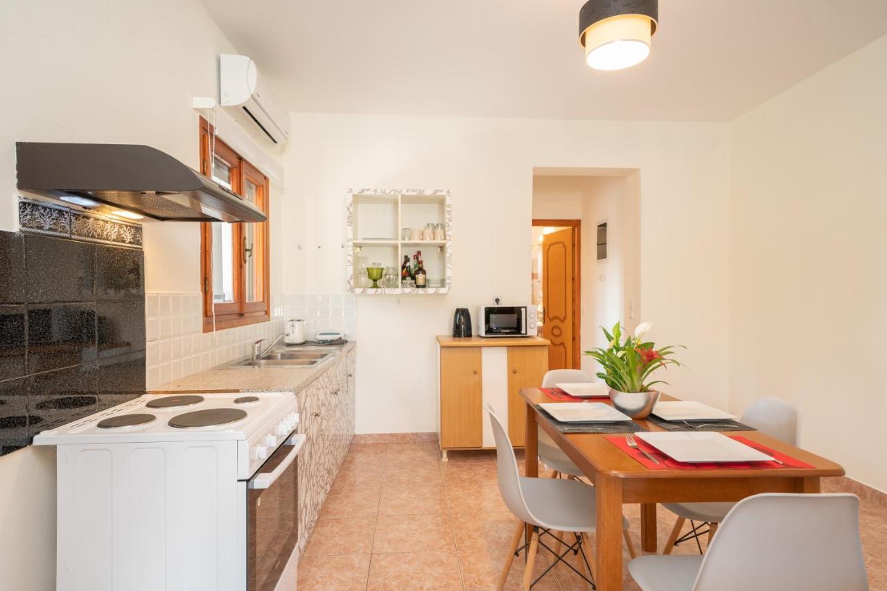 Afroditi Holiday Home - Yellow Apartment Svoronata Zewnętrze zdjęcie