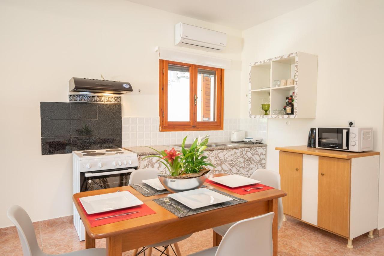 Afroditi Holiday Home - Yellow Apartment Svoronata Zewnętrze zdjęcie